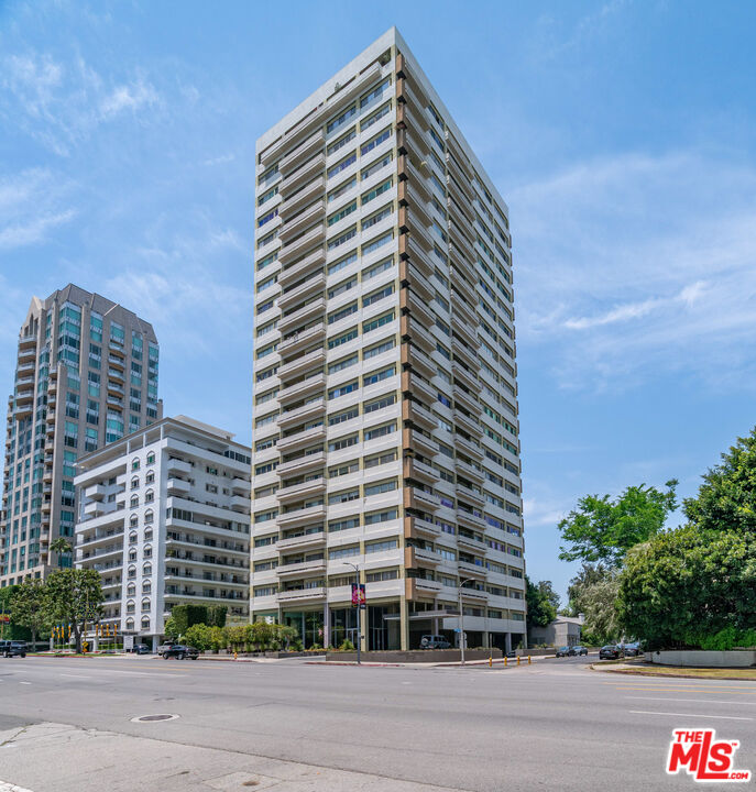 Los Angeles, California, 90024, United States, 2 Bedrooms Bedrooms, ,2 BathroomsBathrooms,Residential,For Sale,1891333