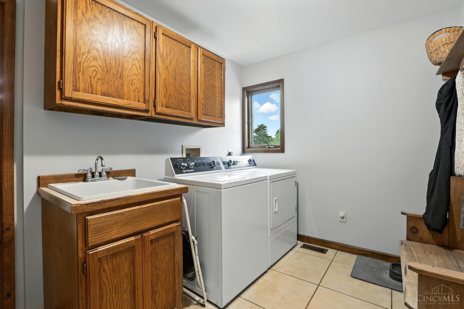 Farmersville, Ohio, 45325, United States, 3 Bedrooms Bedrooms, ,2 BathroomsBathrooms,Residential,For Sale,1856910