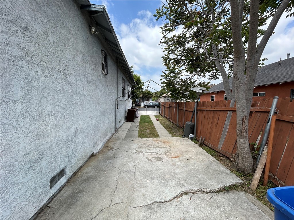 Los Angeles, California, 90011, United States, ,Residential,For Sale,1872569