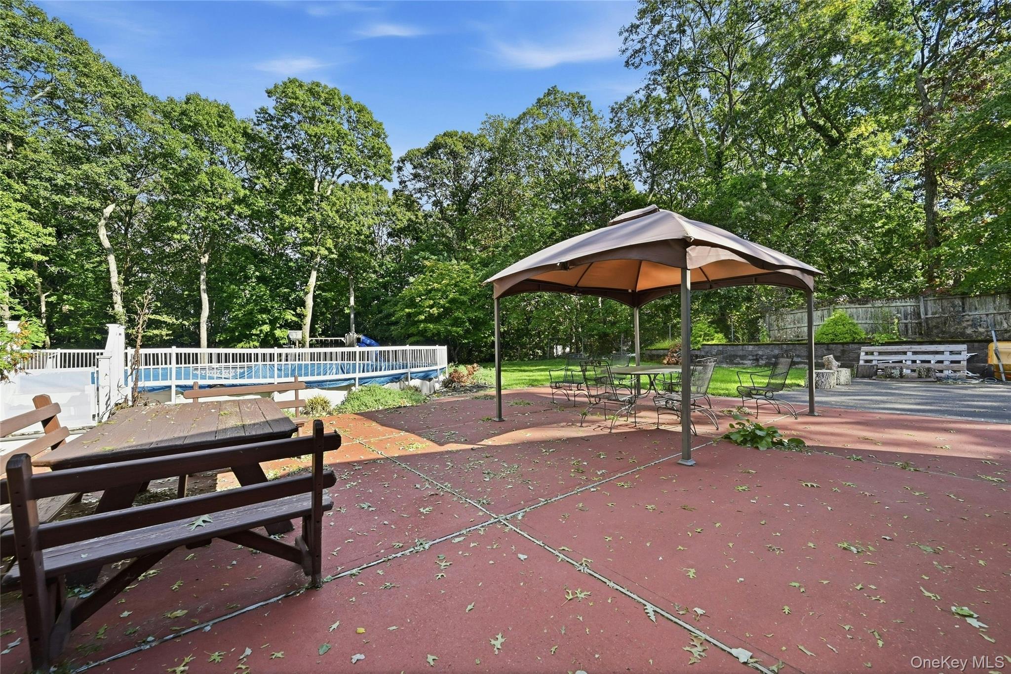  82 Oakwood Drive, Wading River, NY, 11792 - 物件實景