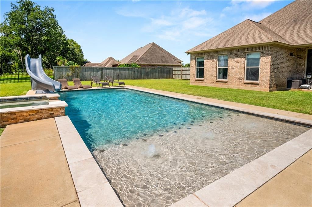 Natchitoches, Louisiana, 71457, United States, 4 Bedrooms Bedrooms, ,3 BathroomsBathrooms,Residential,For Sale,1974090