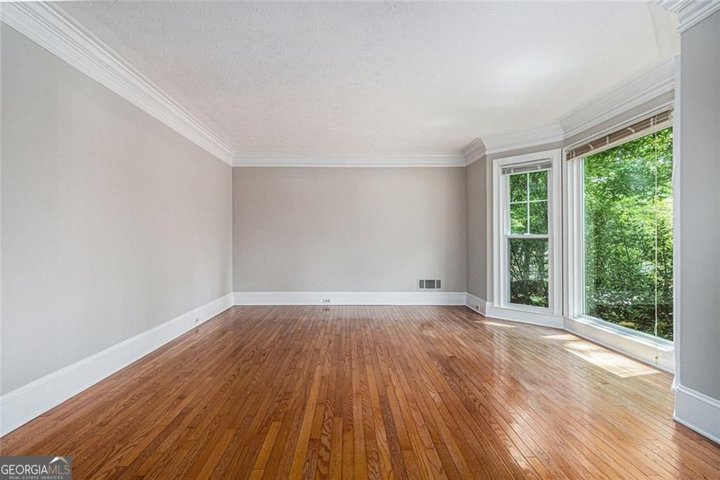 Roswell, Georgia, 30075, United States, 6 Bedrooms Bedrooms, ,4 BathroomsBathrooms,Residential,For Sale,1910371