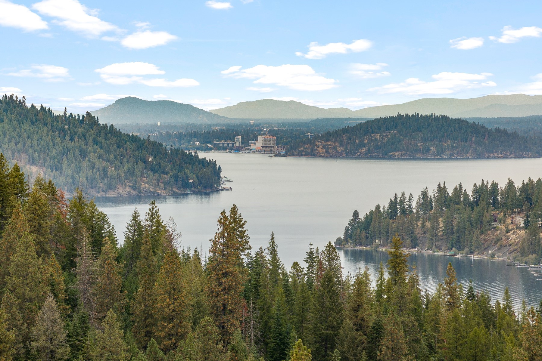  Large acreage with stunning lake views - 物件實景
