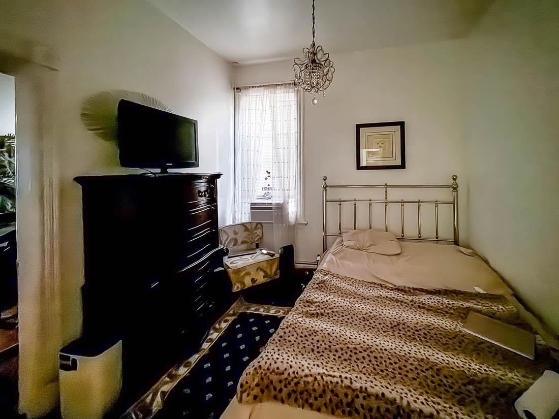 Jersey City, New Jersey, 07305, United States, 5 Bedrooms Bedrooms, ,2 BathroomsBathrooms,Residential,For Sale,2002063