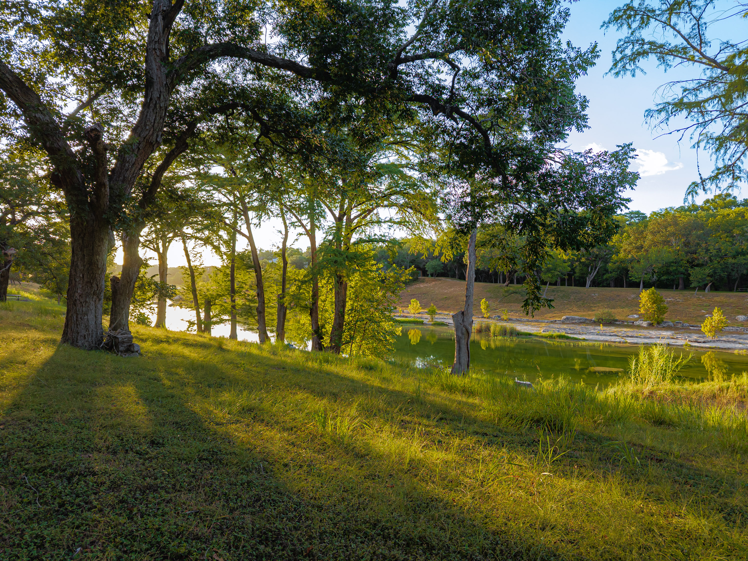  Secluded Riverfront Estate - 物件實景