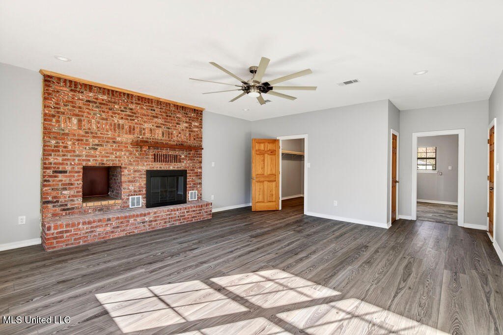 Gulfport, Mississippi, 39503, United States, 5 Bedrooms Bedrooms, ,5 BathroomsBathrooms,Residential,For Sale,2009063