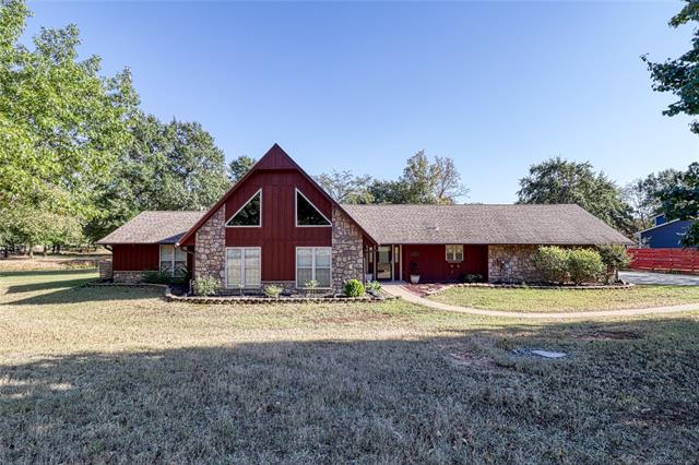 Eufaula, Oklahoma, 74432, United States, 3 Bedrooms Bedrooms, ,3 BathroomsBathrooms,Residential,For Sale,1987326