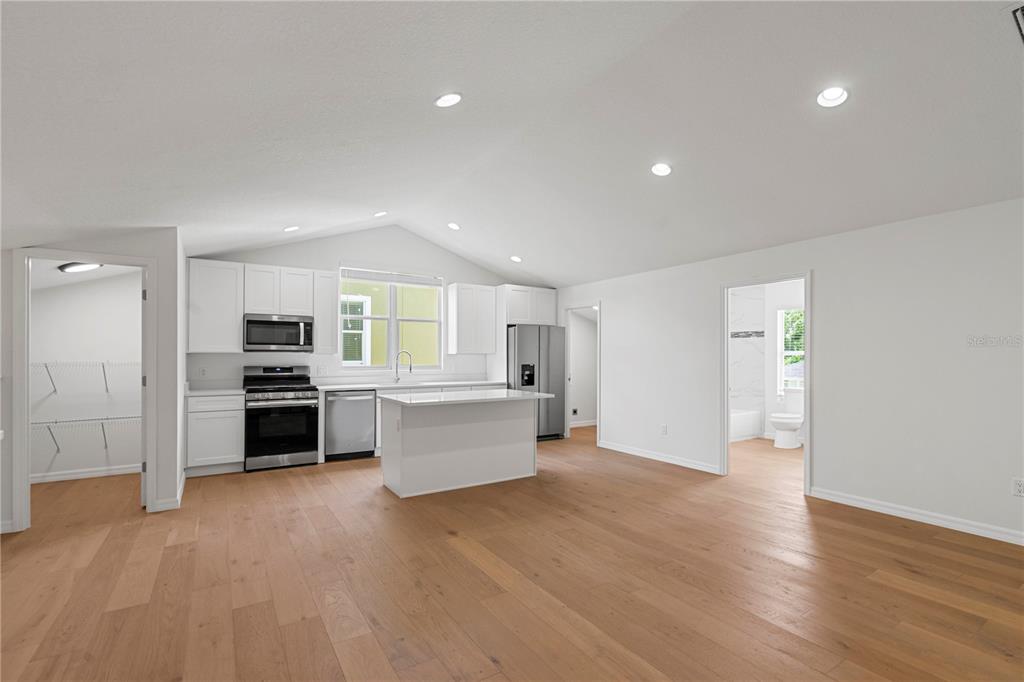 Sanford, Florida, 32771, United States, 5 Bedrooms Bedrooms, ,4 BathroomsBathrooms,Residential,For Sale,1980065