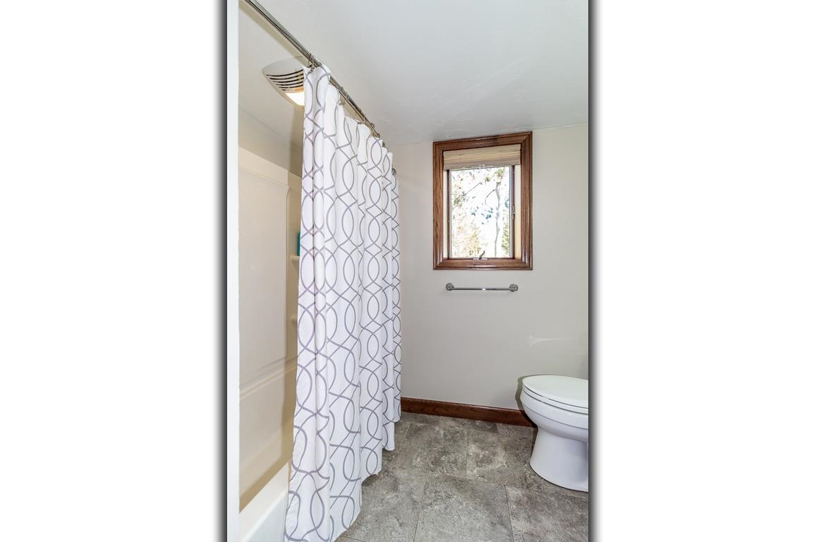 New London, Wisconsin, 54961-8021, United States, 4 Bedrooms Bedrooms, ,2 BathroomsBathrooms,Residential,For Sale,1984435