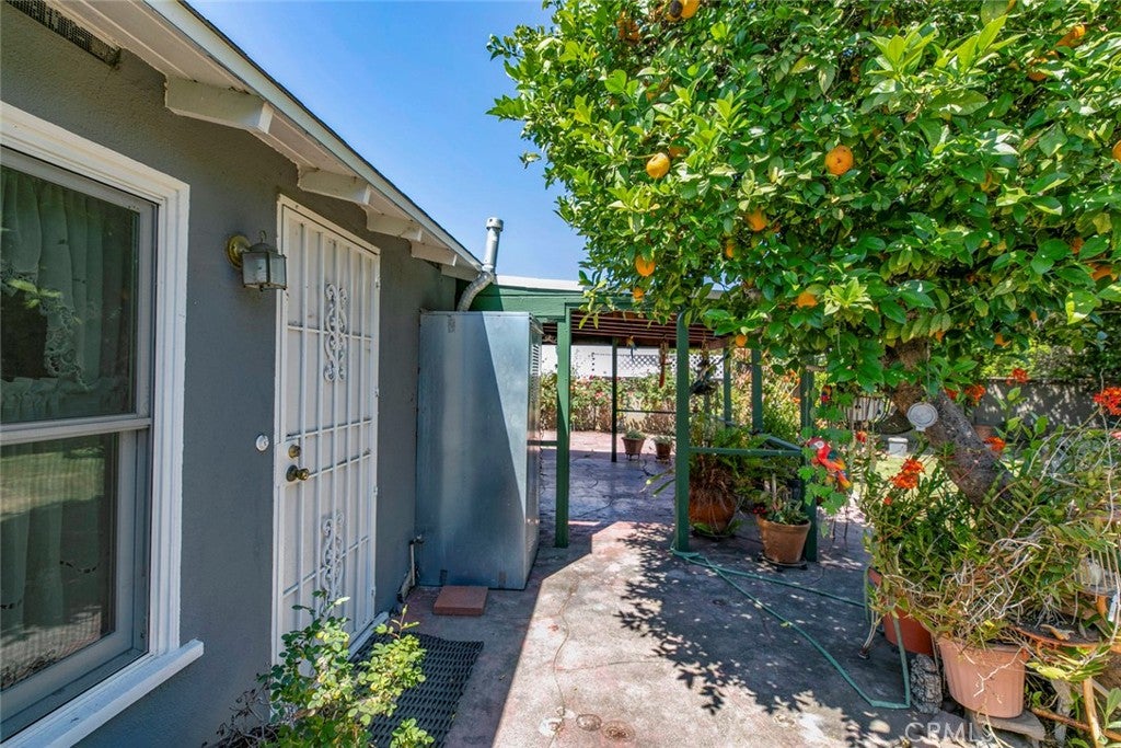 Van Nuys, California, 91405, United States, 2 Bedrooms Bedrooms, ,2 BathroomsBathrooms,Residential,For Sale,1941030