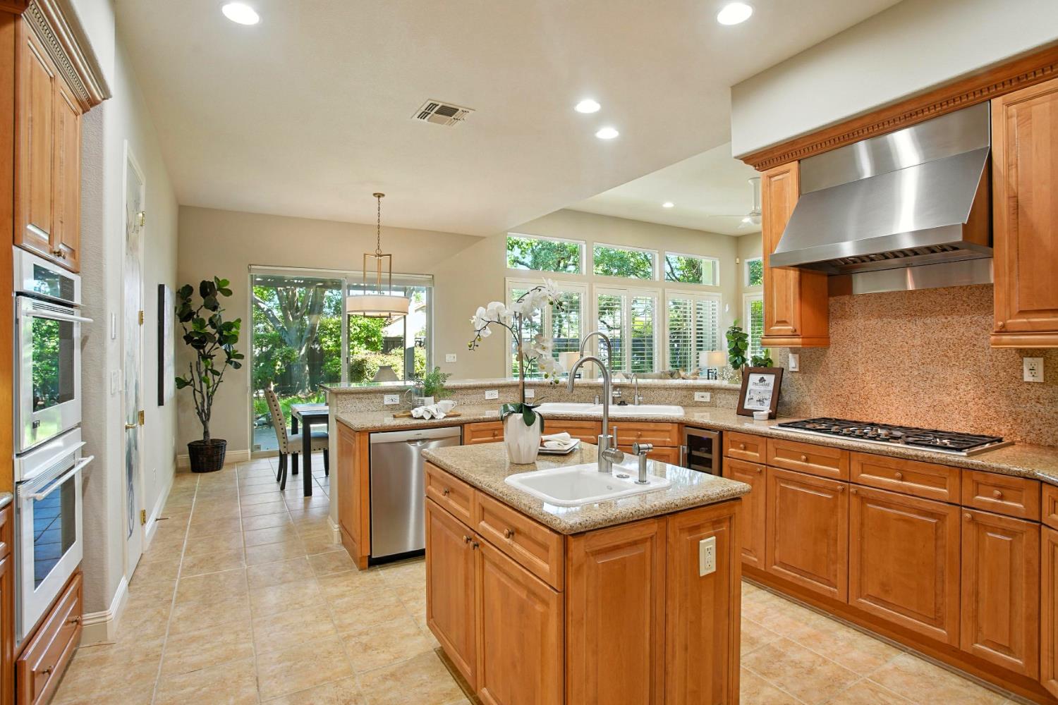 Roseville, California, 95661, United States, 4 Bedrooms Bedrooms, ,3 BathroomsBathrooms,Residential,For Sale,1934690