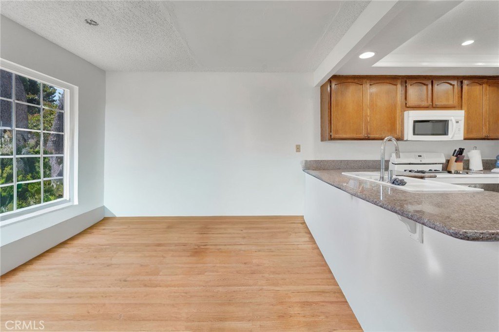 San Pedro, California, 90732, United States, 2 Bedrooms Bedrooms, ,2 BathroomsBathrooms,Residential,For Sale,1979917