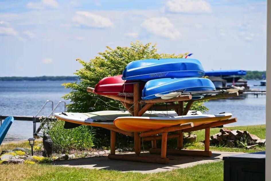 Houghton Lake, Michigan, 48629, United States, 8 Bedrooms Bedrooms, ,4 BathroomsBathrooms,Residential,For Sale,1990412