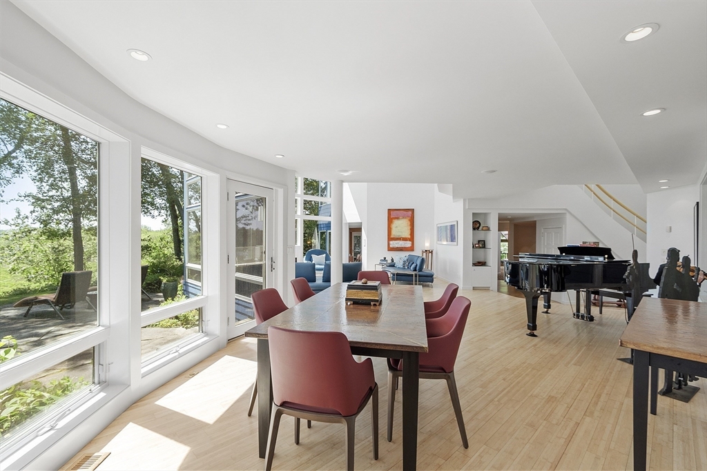 Carlisle, Massachusetts, 01741, United States, 4 Bedrooms Bedrooms, ,5 BathroomsBathrooms,Residential,For Sale,1874454