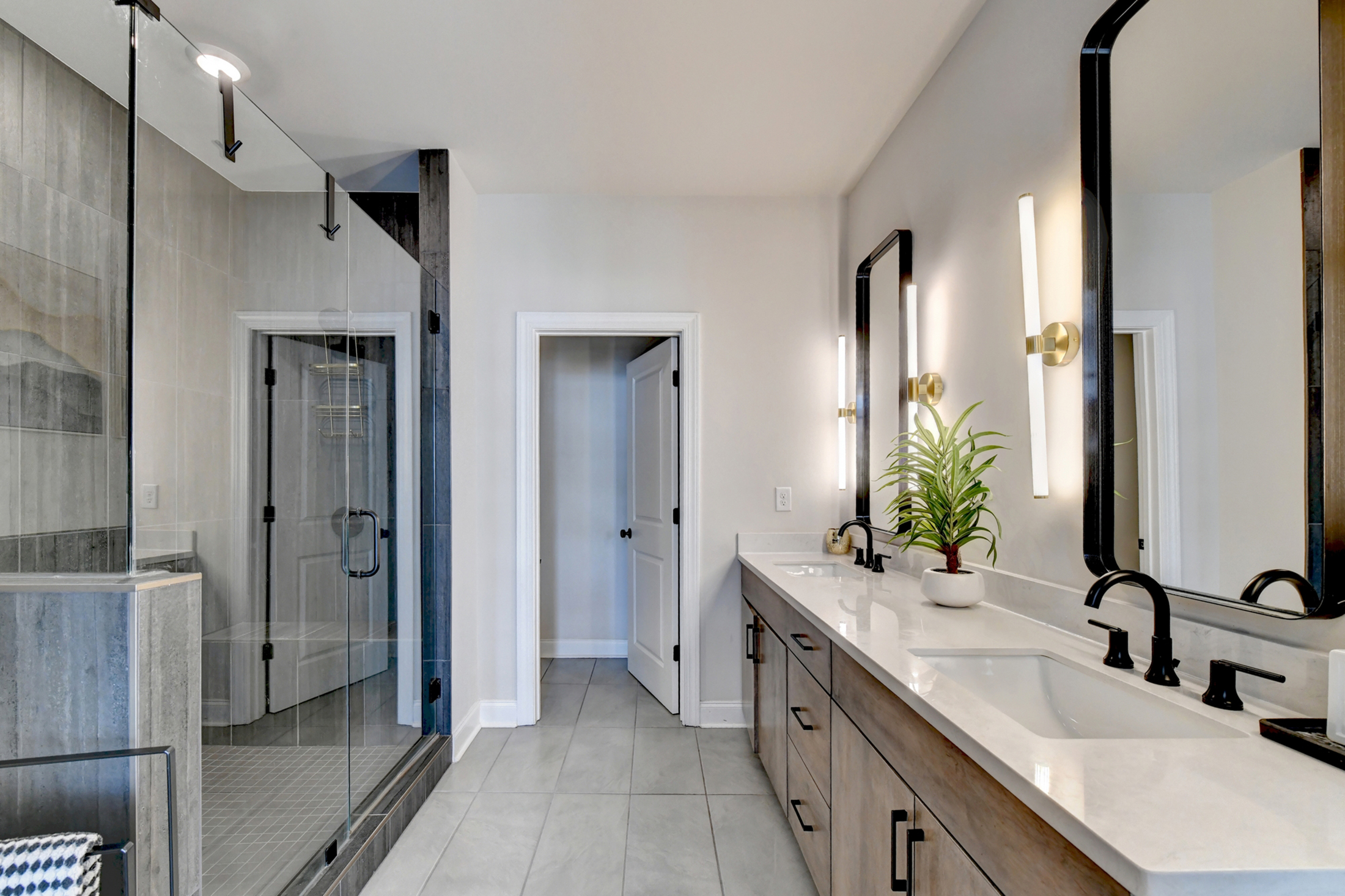  Welcome Home to this Magnificent Three-Story Townhome - 物件實景