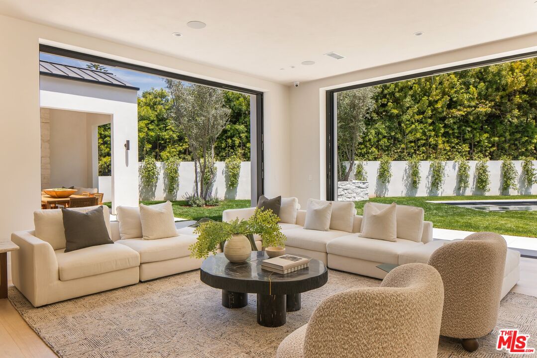 Los Angeles, California, 90049, United States, 5 Bedrooms Bedrooms, ,3 BathroomsBathrooms,Residential,For Sale,1949857