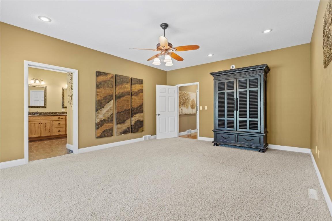 Vinton, Iowa, 52349, United States, 5 Bedrooms Bedrooms, ,3 BathroomsBathrooms,Residential,For Sale,1979270