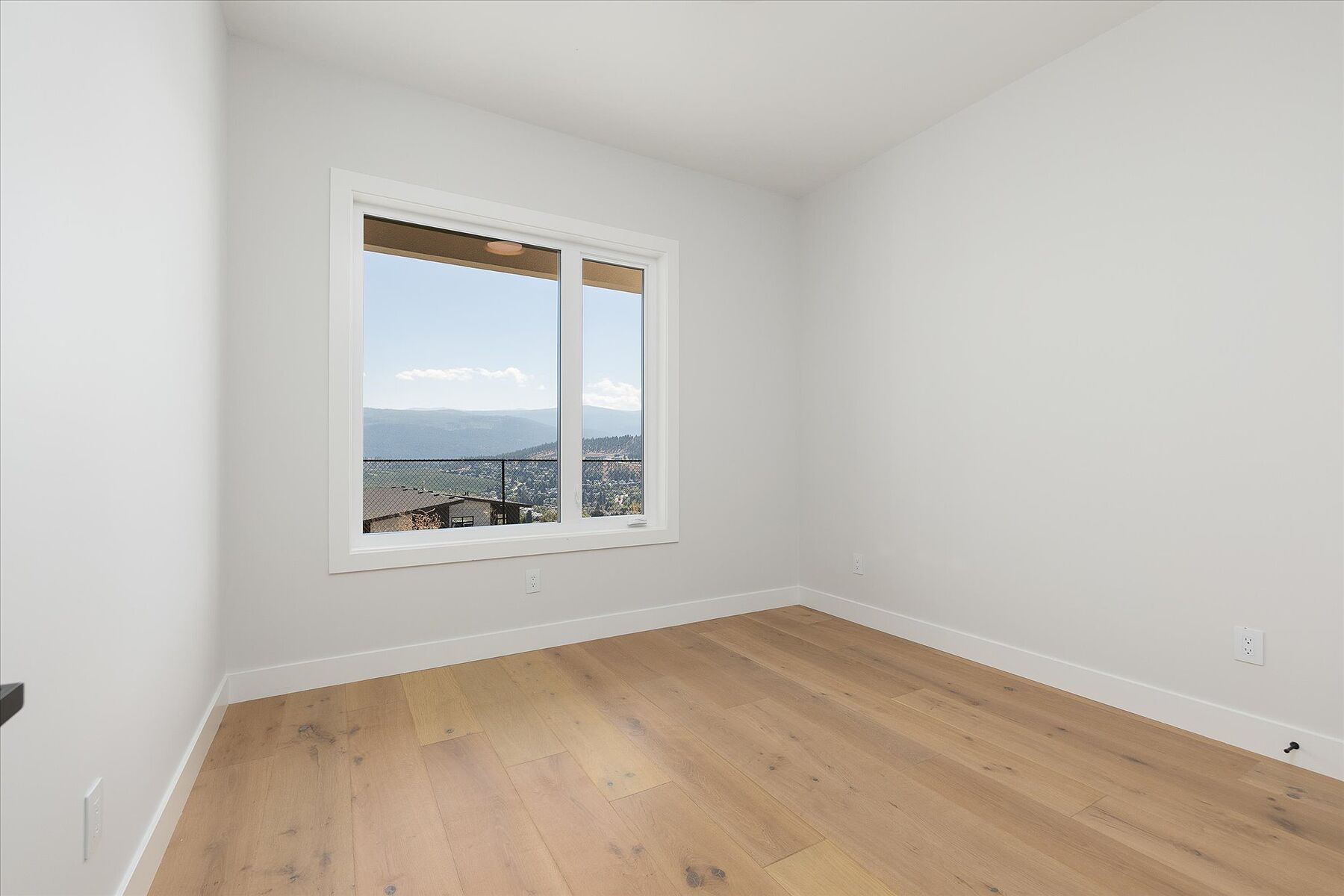  Spacious Modern Build - 物件實景