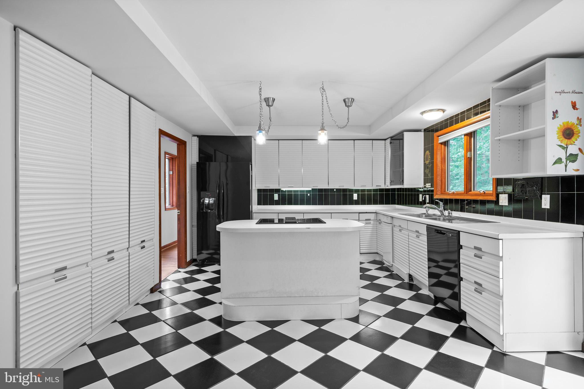 La Plata, Maryland, 20646, United States, 5 Bedrooms Bedrooms, ,4 BathroomsBathrooms,Residential,For Sale,1928558