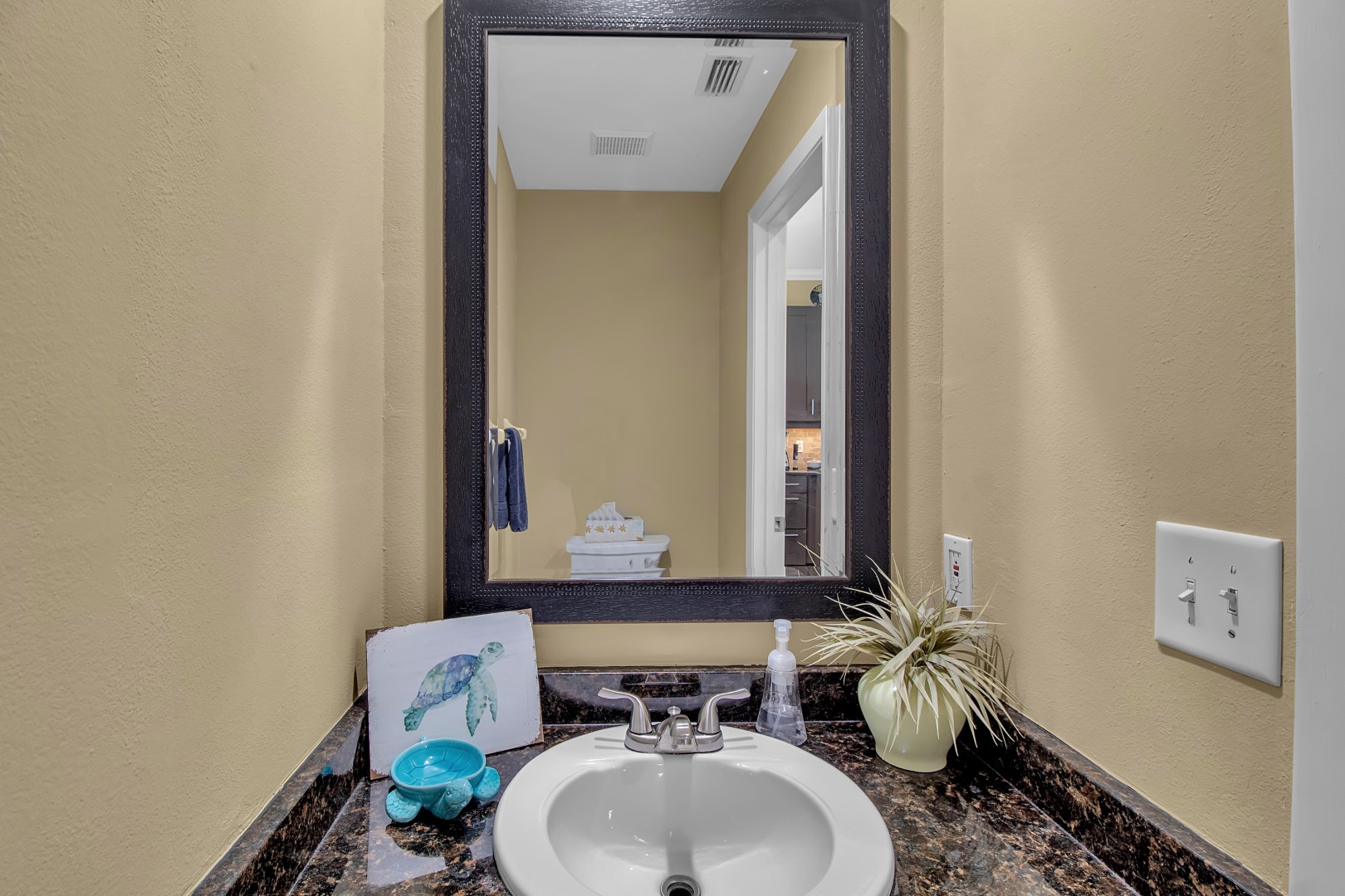 Longboat Key, Florida, 34228, United States, 2 Bedrooms Bedrooms, ,3 BathroomsBathrooms,Residential,For Sale,1923234