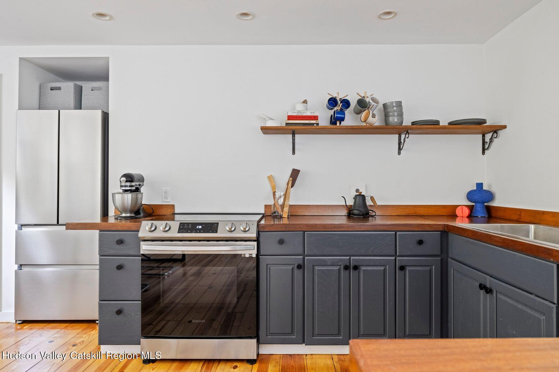 Woodstock, New York, 12409, United States, 2 Bedrooms Bedrooms, ,2 BathroomsBathrooms,Residential,For Sale,1949648