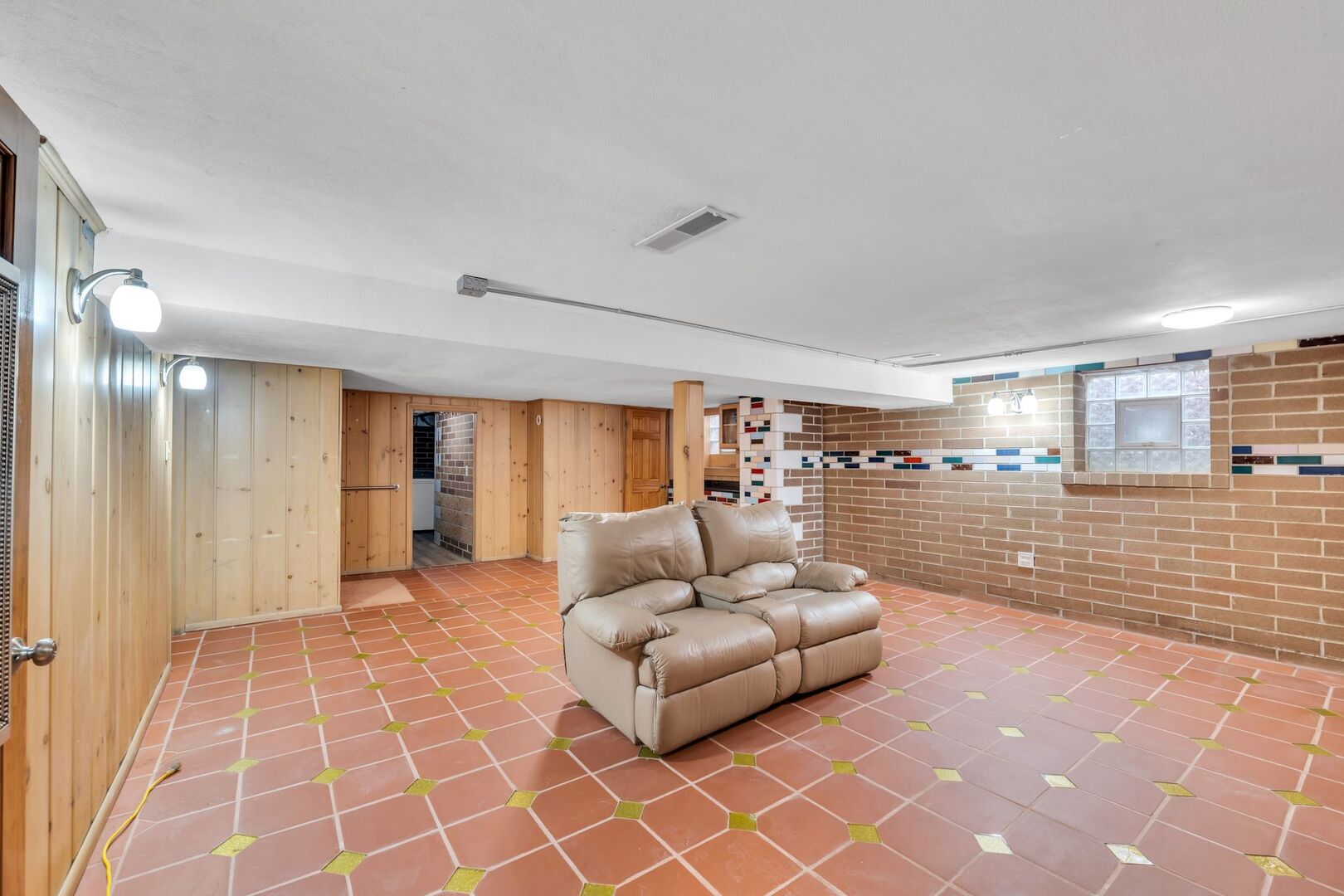 Chicago, Illinois, 60646, United States, 5 Bedrooms Bedrooms, ,3 BathroomsBathrooms,Residential,For Sale,2001010