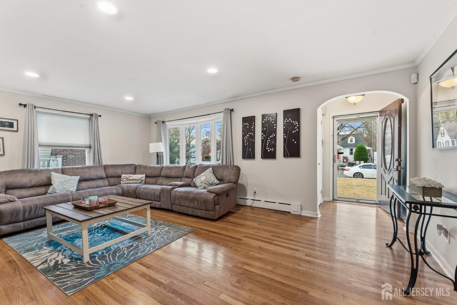 Dunellen, New Jersey, 08812, United States, 3 Bedrooms Bedrooms, ,2 BathroomsBathrooms,Residential,For Sale,1991582