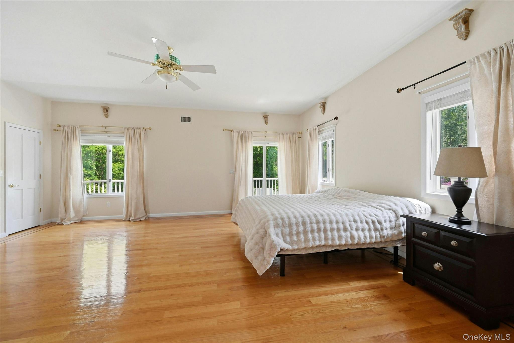  12 Phillips Lane, Lake Grove, NY, 11755 - 物件實景