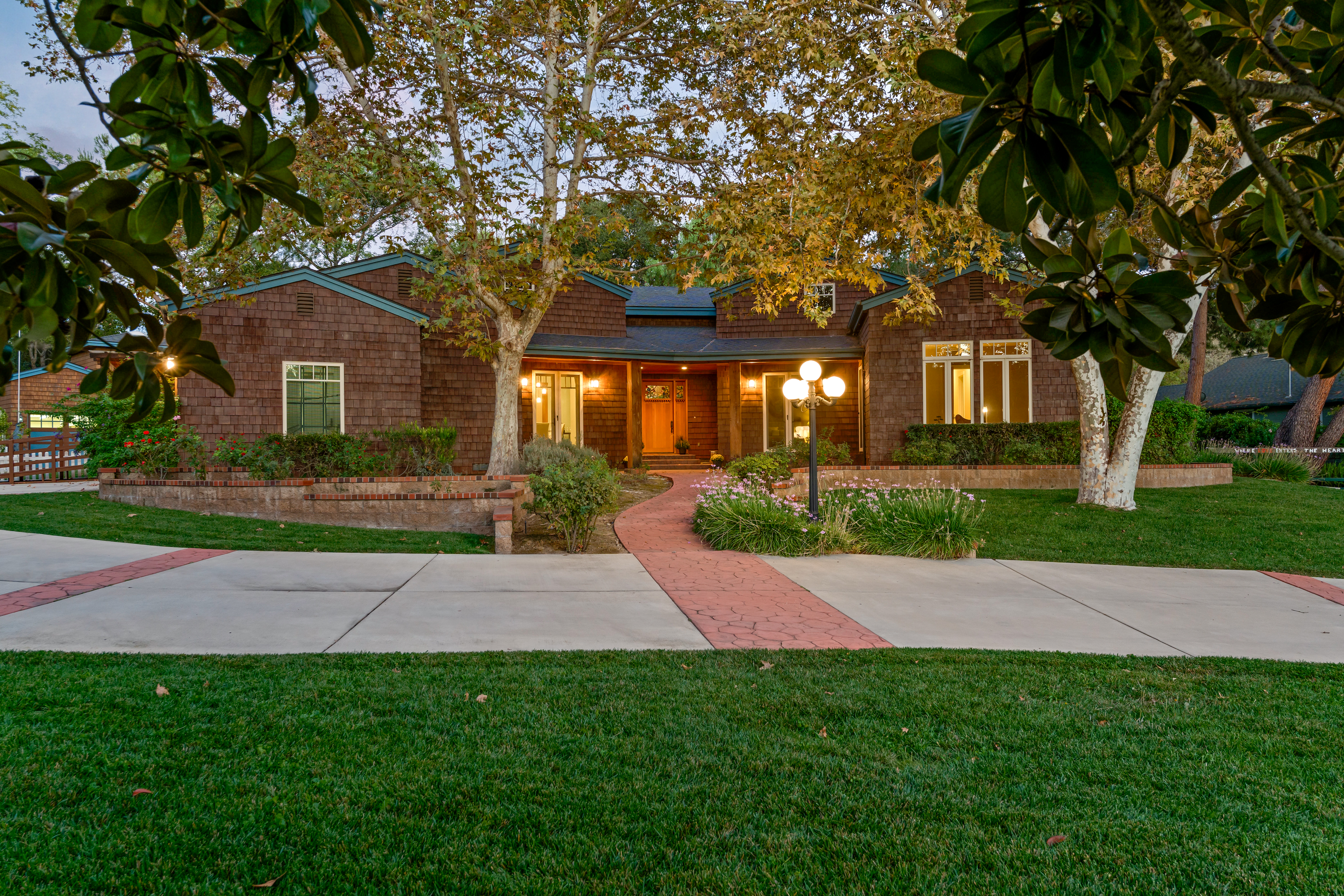  402 South Montgomery Street, Ojai, CA 93023 - 物件實景