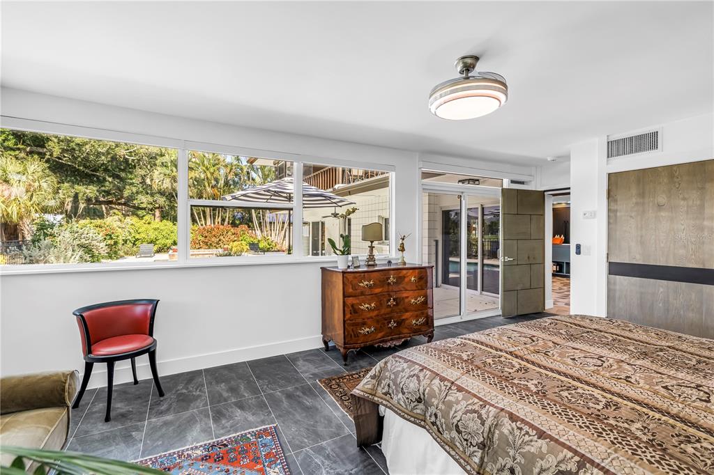 St Petersburg, Florida, 33704, United States, 4 Bedrooms Bedrooms, ,4 BathroomsBathrooms,Residential,For Sale,1991901