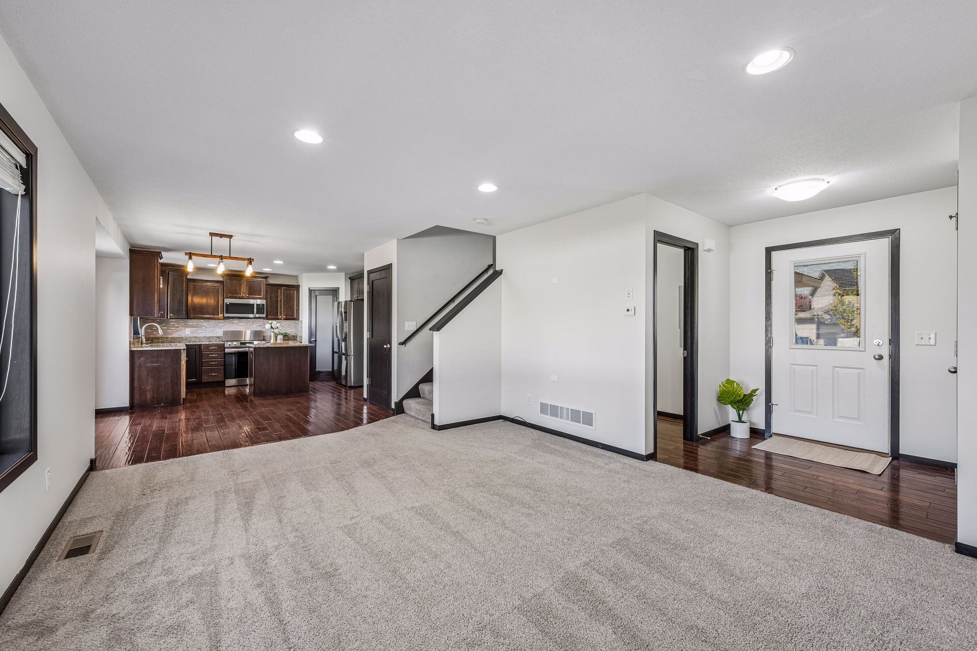  A Spacious Albertville Home Designed for Entertaining - 物件實景