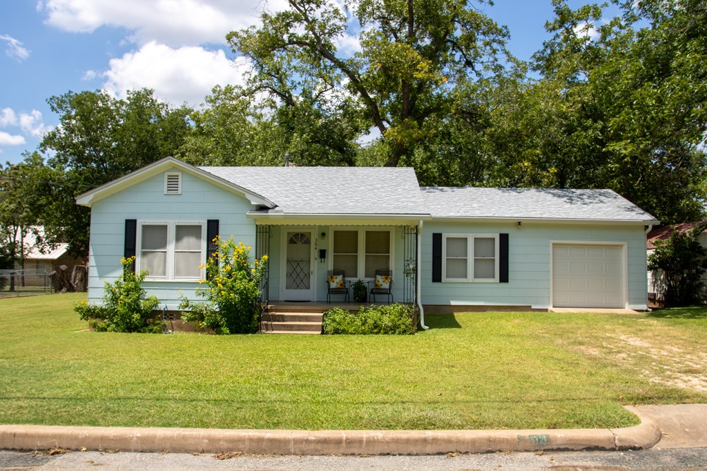 Fredericksburg, Texas, 78624, United States, 3 Bedrooms Bedrooms, ,4 BathroomsBathrooms,Residential,For Sale,1983806
