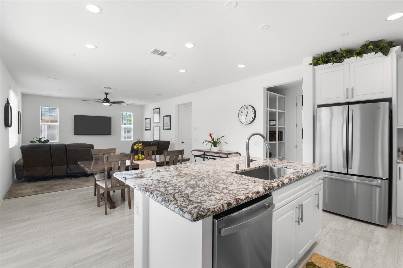 Lake Elsinore, California, 92530, United States, 3 Bedrooms Bedrooms, ,2 BathroomsBathrooms,Residential,For Sale,2007518