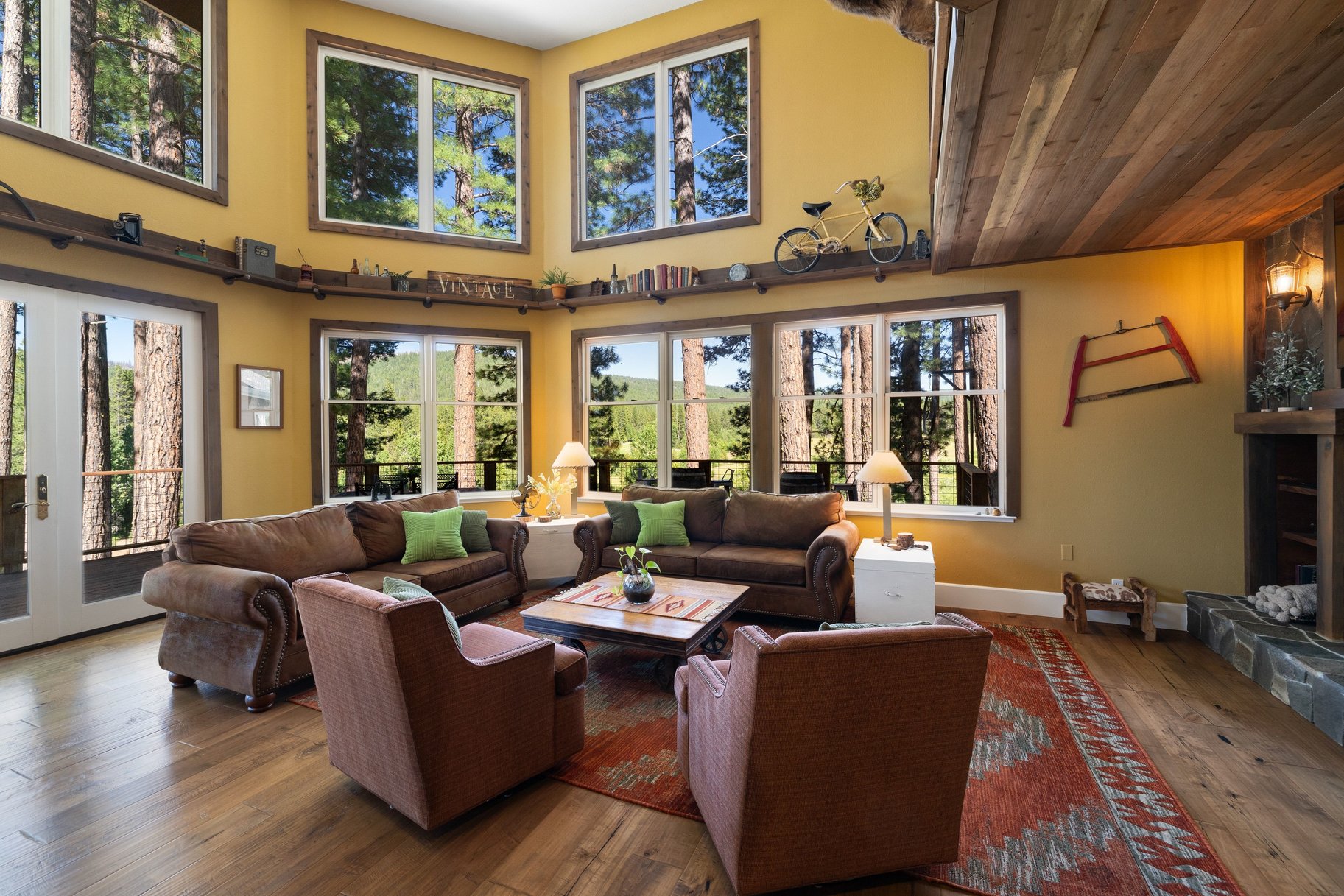  Hilltop Whitehawk Ranch Estate with Sweeping Meadow, Pond & Mountain Views - 物件實景