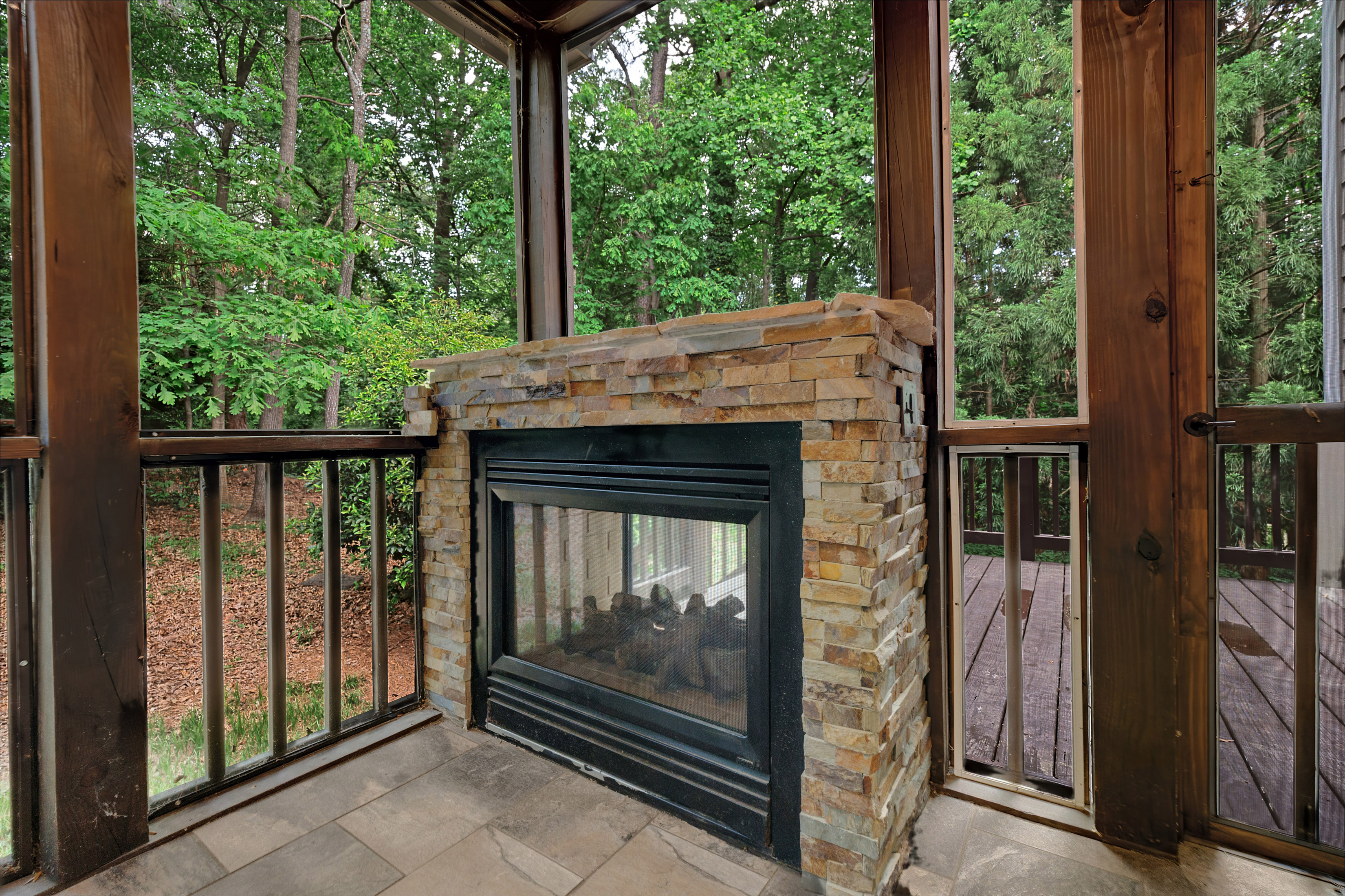  Sandy Springs Townhome Lives Like a Single Family Residence - 物件實景
