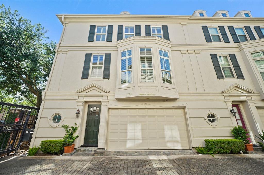 Houston, Texas, 77025, United States, 3 Bedrooms Bedrooms, ,4 BathroomsBathrooms,Residential,For Sale,1874785