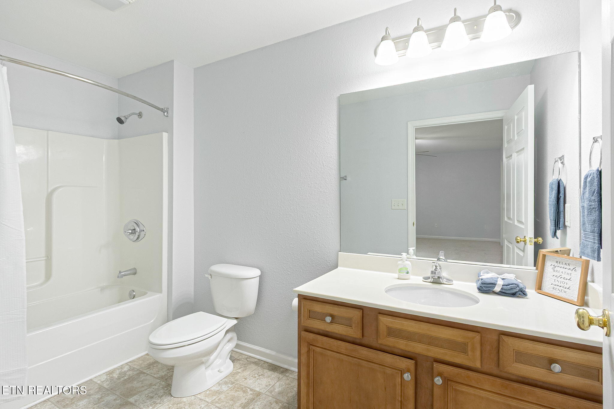 Knoxville, Tennessee, 37932, United States, 4 Bedrooms Bedrooms, ,4 BathroomsBathrooms,Residential,For Sale,1975701