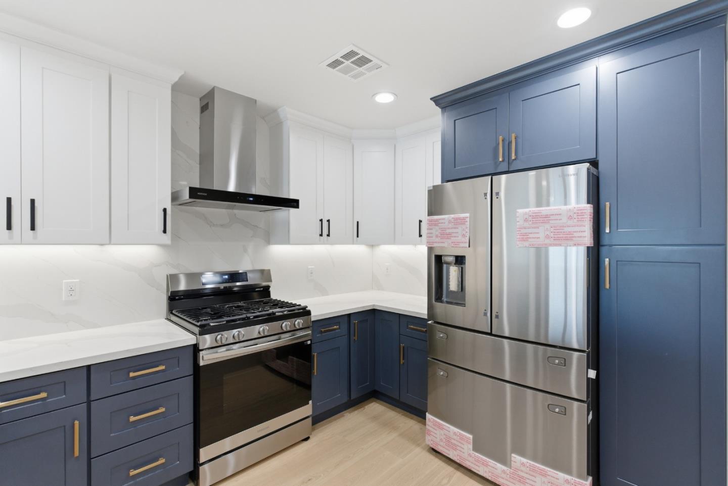 San Carlos, California, 94070, United States, 2 Bedrooms Bedrooms, ,3 BathroomsBathrooms,Residential,For Sale,2002922