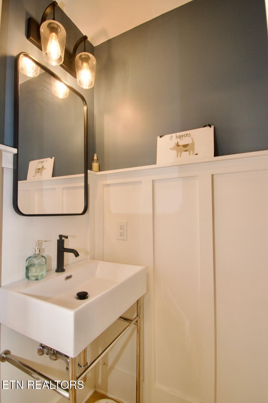 Maryville, Tennessee, 37803, United States, 4 Bedrooms Bedrooms, ,3 BathroomsBathrooms,Residential,For Sale,1989272