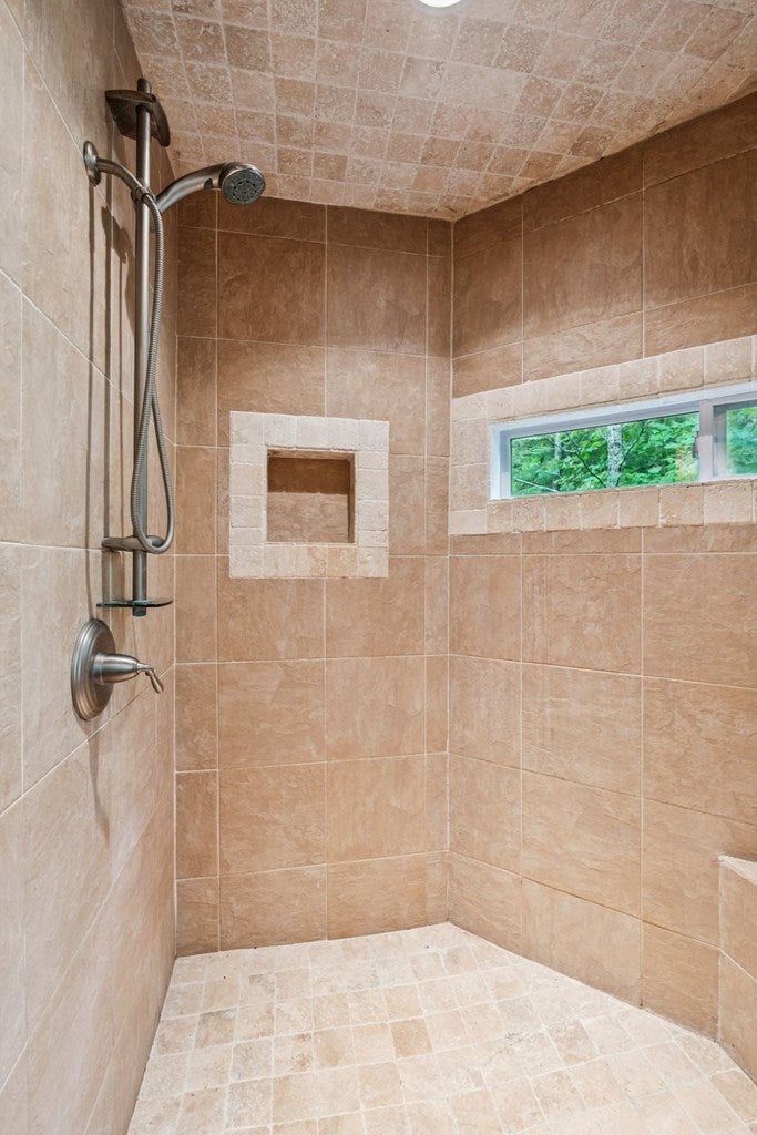 Ellijay, Georgia, 30540, United States, 3 Bedrooms Bedrooms, ,4 BathroomsBathrooms,Residential,For Sale,1952402