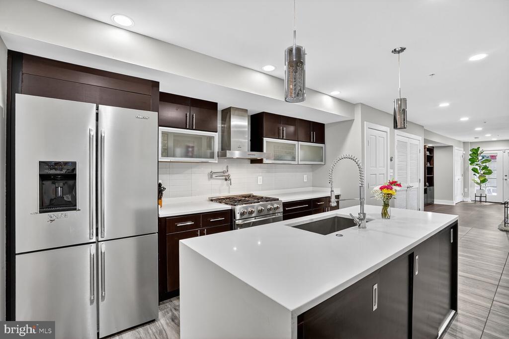 Washington, District of Columbia, 20010, United States, 2 Bedrooms Bedrooms, ,2 BathroomsBathrooms,Residential,For Sale,1975364