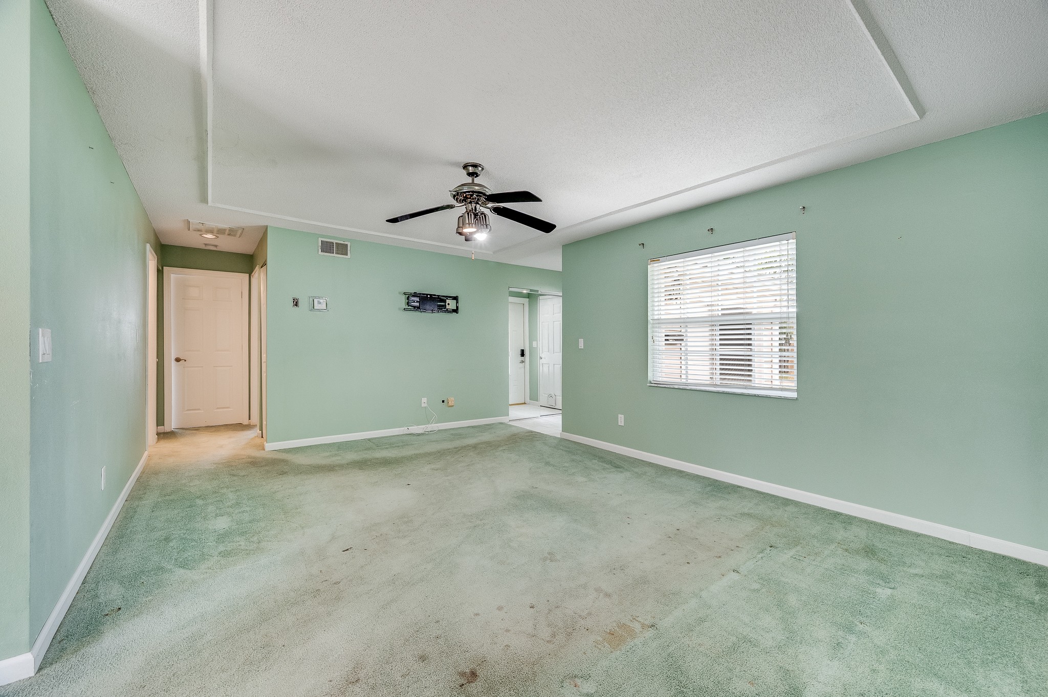 586 Louvre Drive, Melbourne, FL, 32935 - 物件實景