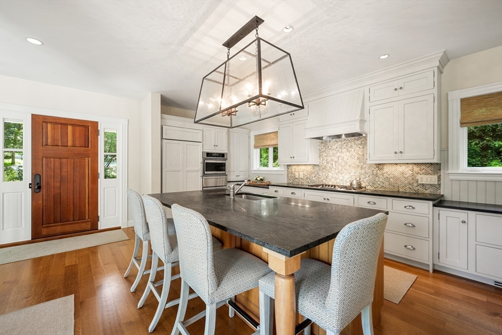 Wellesley, Massachusetts, 02481, United States, 2 Bedrooms Bedrooms, ,3 BathroomsBathrooms,Residential,For Sale,1941651