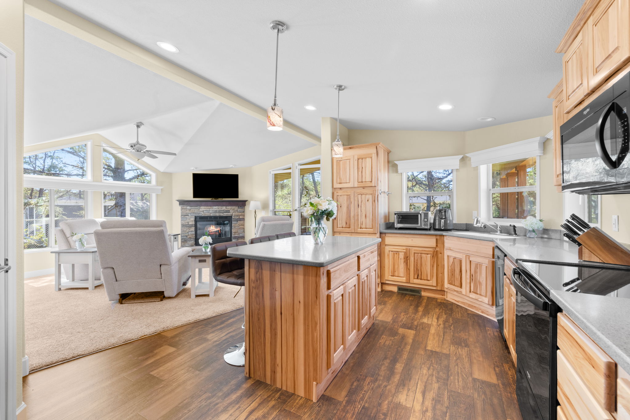 Cloverdale, Oregon, 97135, United States, 2 Bedrooms Bedrooms, ,2 BathroomsBathrooms,Residential,For Sale,1983657