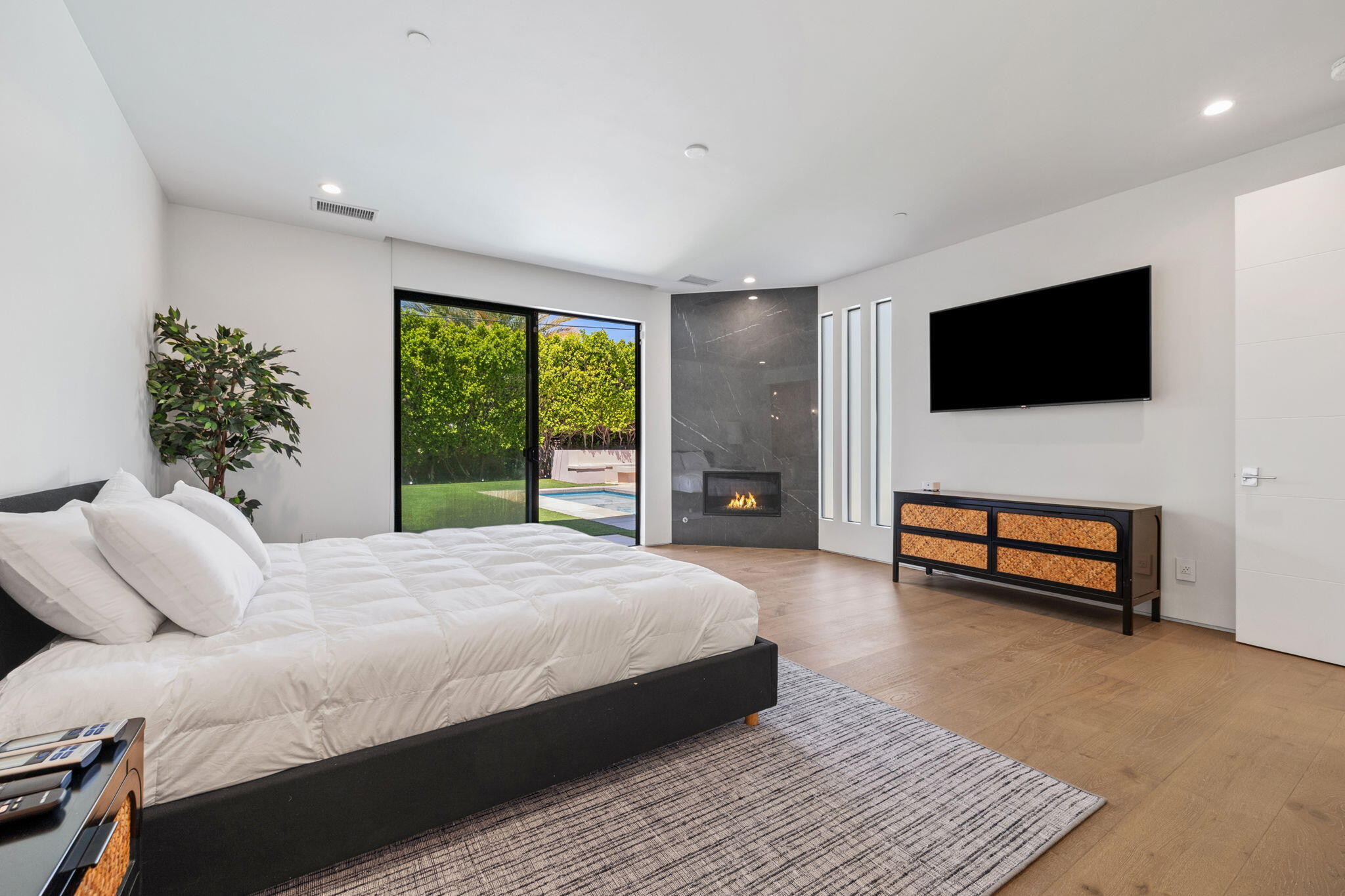 Palm Springs, California, 92262, United States, 5 Bedrooms Bedrooms, ,4 BathroomsBathrooms,Residential,For Sale,1805387