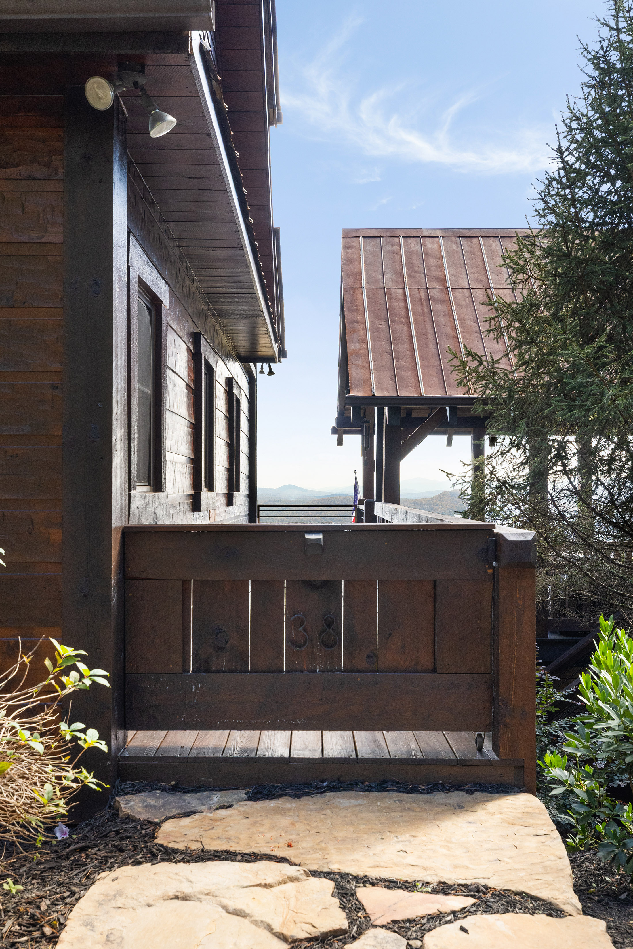  Mineral Bluff Retreat Offers Resort-caliber Outdoor Living and Sweeping Views - 物件實景