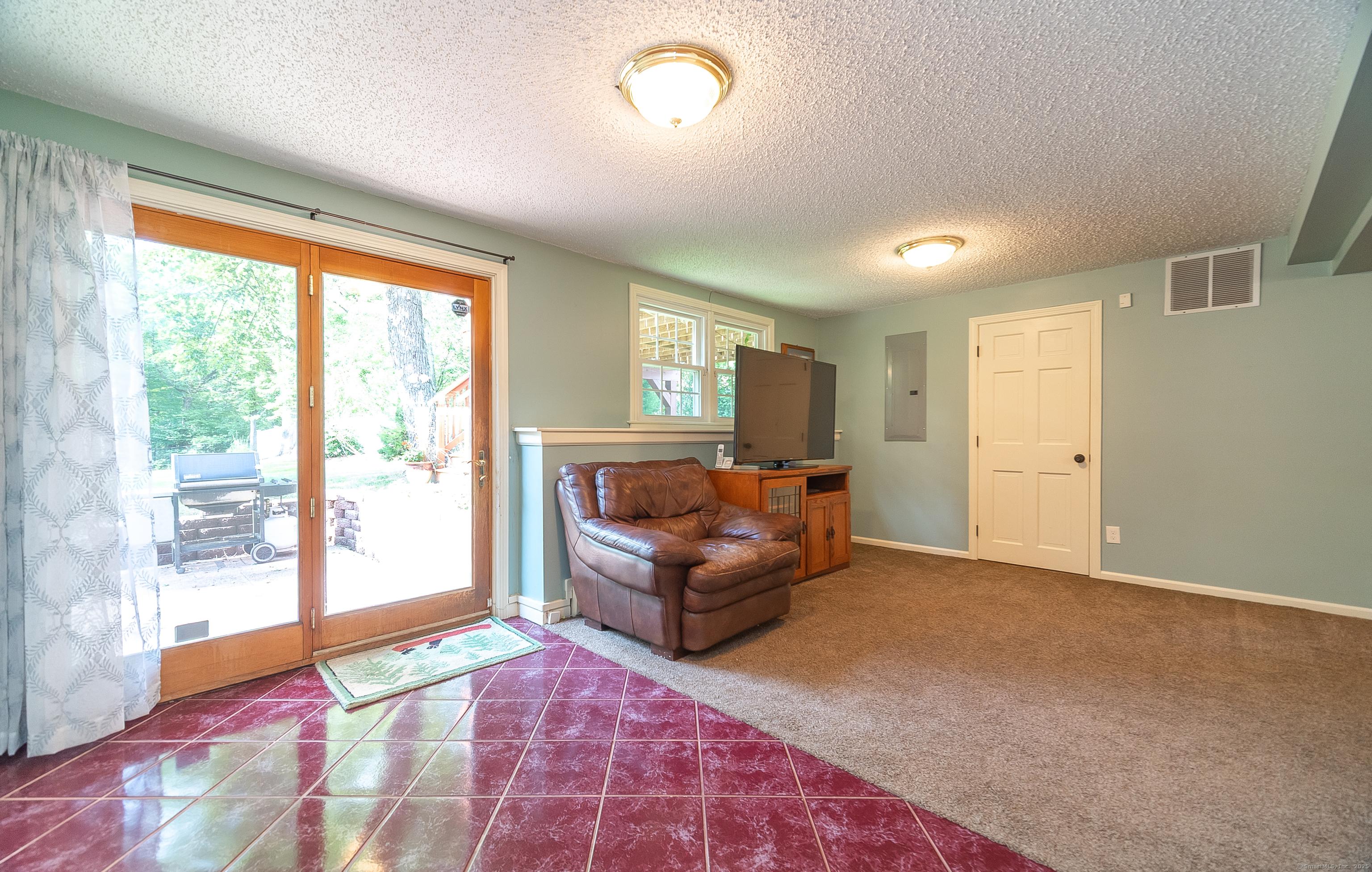 Southington, Connecticut, 06489, United States, 4 Bedrooms Bedrooms, ,4 BathroomsBathrooms,Residential,For Sale,1938423