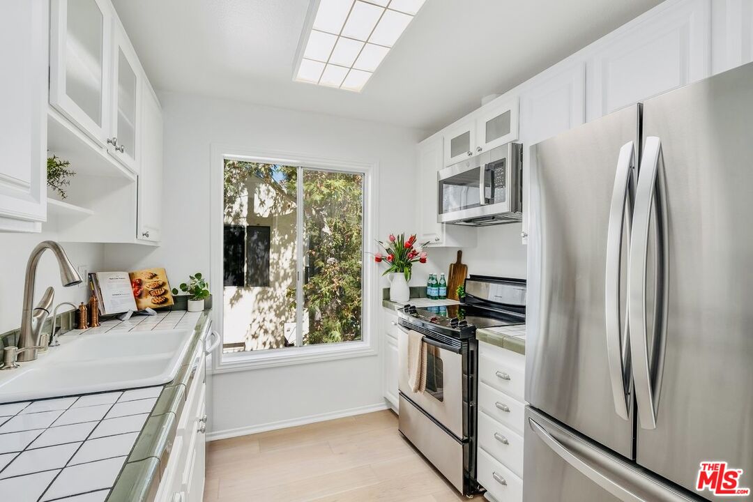 Culver City, California, 90230, United States, 2 Bedrooms Bedrooms, ,2 BathroomsBathrooms,Residential,For Sale,1934689