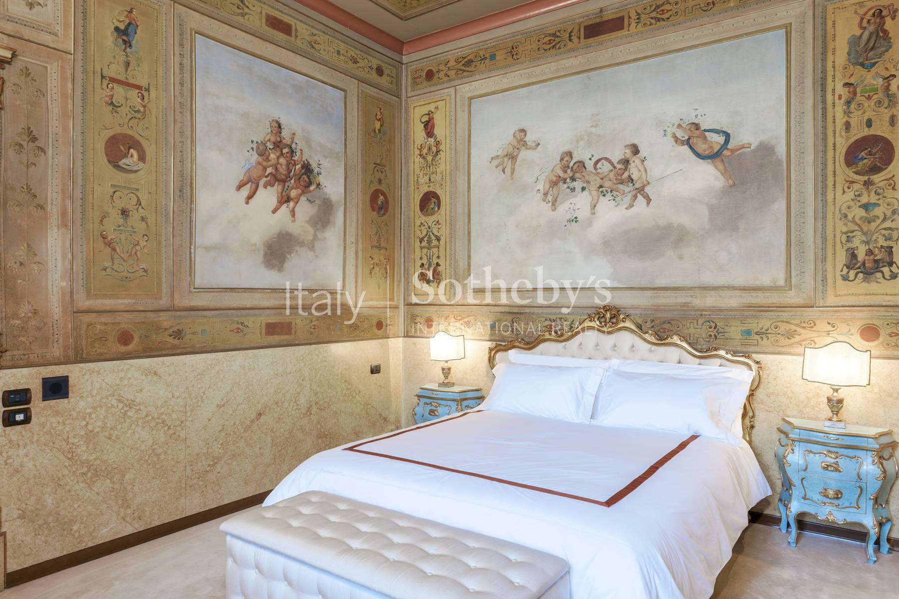  Iconic frescoed residence with terrace in Piazza delle Erbe - 物件實景