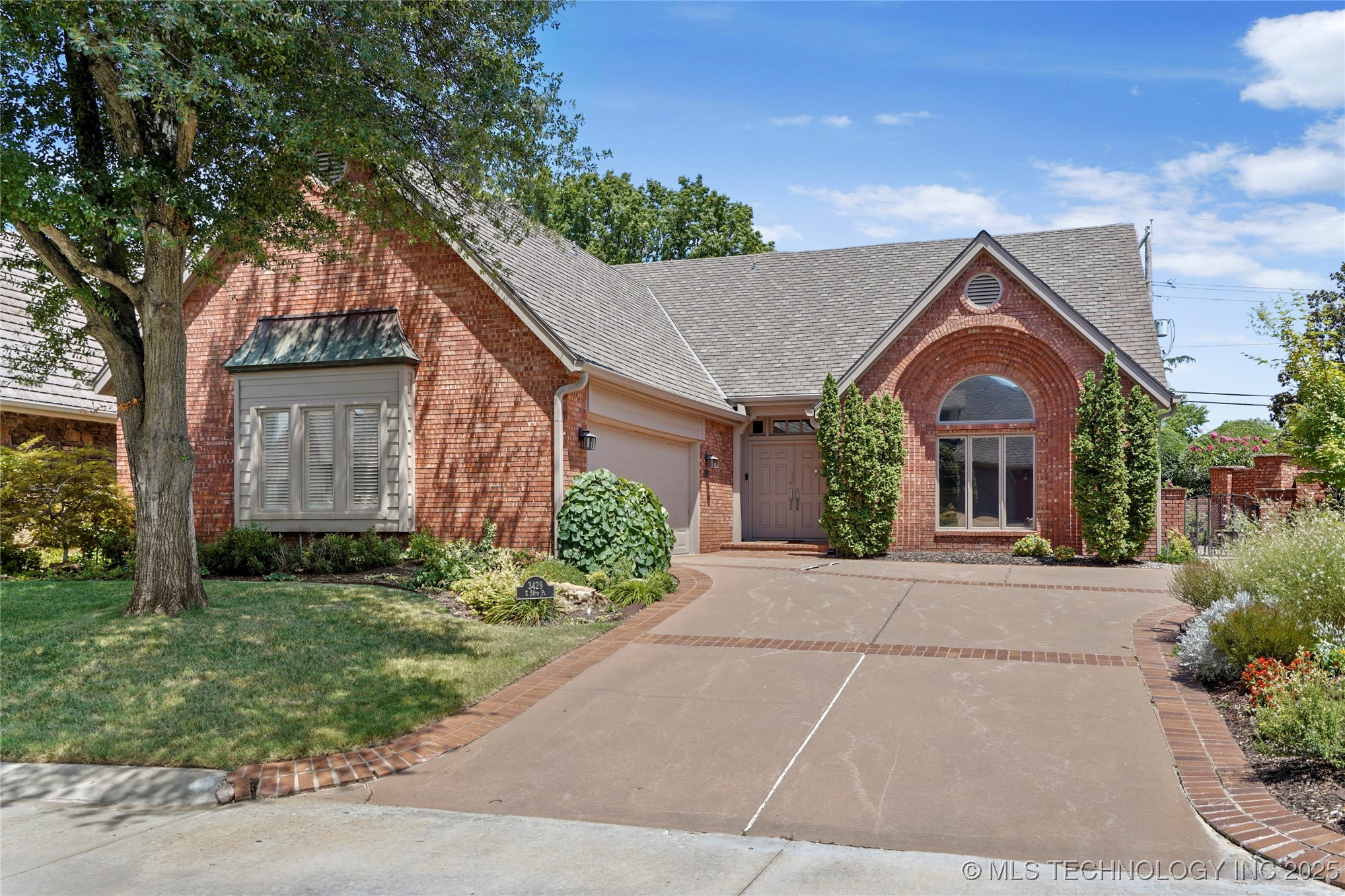 Tulsa, Oklahoma, 74135, United States, 3 Bedrooms Bedrooms, ,4 BathroomsBathrooms,Residential,For Sale,1902130